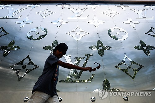 프랑스 파리의 명품 브랜드 매장 [사진 = EPA 연합뉴스]