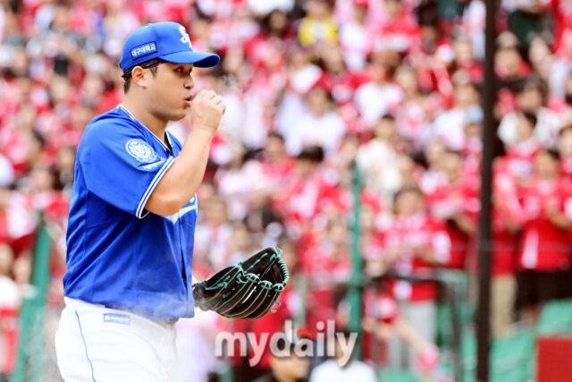 2025년 10월 9일 인천 SSG랜더스필드에서 진행된 '2025 신한 SOL뱅크 KBO리그 준플레이오프' 1차전 삼성-SSG의 경기. 삼성 선발 최원태가 역투를 펼치고 있다./마이데일리