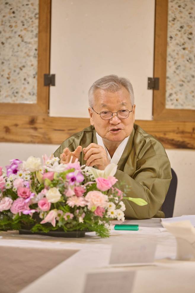 10월 17일 서울 종로구 세종문화회관에서 열린 제20회 창신제 기자간담회에서 윤영달 크라운해태제과 회장이 이야기를 하고있다. [크라운해태제과 제공]