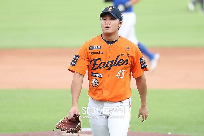 ▲ 정우주는 15구 연속 패스트볼 승부라는 당찬 패기를 보여주며 자신의 진가를 유감없이 과시했다 ⓒ곽혜미 기자