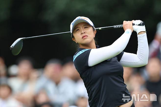 김세영이 19일 전남 해남군 파인비치 골프링크스(파72)에서 열린 LPGA 투어 BMW 레이디스 챔피언십에서 샷을 날린 뒤 공을 바라보고 있다. /사진=뉴시스