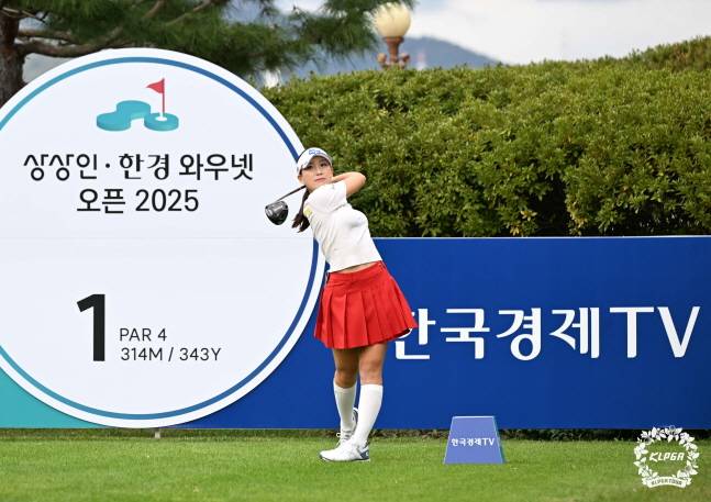 이율린이 1번 홀 드라이버 티샷을 날리고 있다. /사진=KLPGT 제공