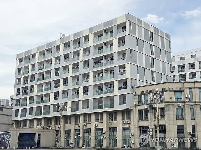 캄보디아 범죄 단지로 추정되는 건물 (시아누크빌[캄보디아]=연합뉴스) 손현규 특파원 = 14일(현지시간) 오후 캄보디아 시아누크빌에 있는 범죄 단지로 추정되는 건물 모습. 2025.10.14 son@yna.co.kr