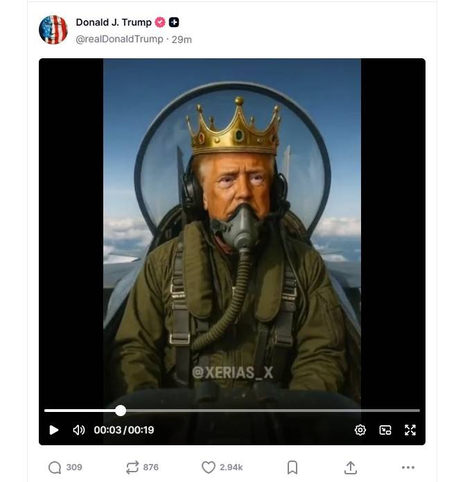 왕관 쓰고 '킹 트럼프' 문구 새겨진 전폭기 탄 트럼프 밈 영상 [도널드 트럼프 트루스소셜 계정 게시물 캡처. DB 및 재판매 금지]