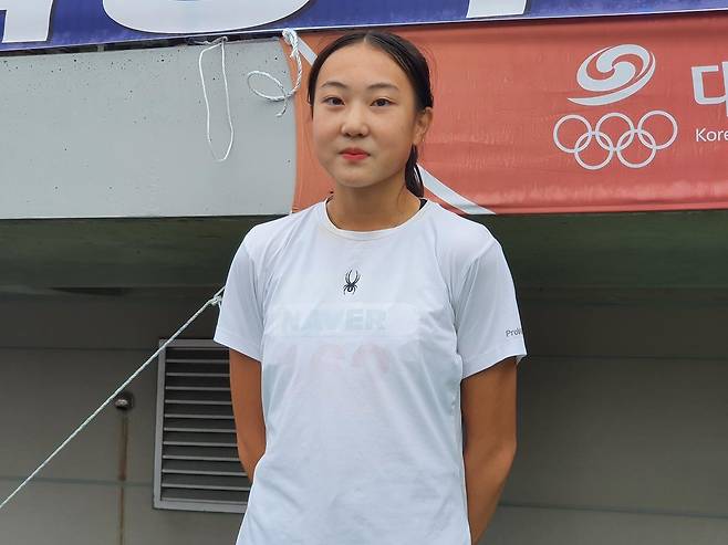 11초92로 전국체전 여자 고등부 1위 차지한 이은빈 (울산=연합뉴스) 하남직 기자 = 고교 1학년 이은빈이 지난 9일 울산종합운동장에서 열린 제103회 전국체육대회 육상 여자 고등부 100ｍ에서 우승한 뒤 연합뉴스와 인터뷰하고 있다. 2022.10.10 jiks79@yna.co.kr