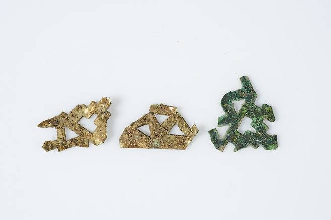 목곽묘에서 출토된 금동관 세부 모습(국가유산청 제공)