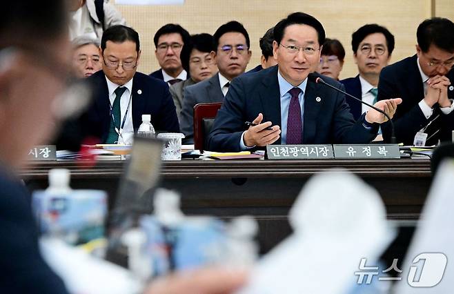유정복 인천광역시장이 20일 시청 대회의실에서 열린 '2025년 국회 행정안전위원회 국정감사'에서 의원들의 질문에 답변하고 있다. (인천시 제공.재판매 및 DB금지)