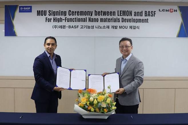 바스프는 최근 ㈜레몬과 양해각서를 맺고 열가소성 폴리우레탄(TPU) 소재 '프리플렉스'를 나노섬유막에 적용할 계획이라고 20일 밝혔다. 바스프