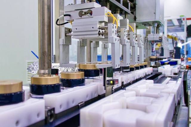 한국콜마 세종공장에서 제품이 제조되고 있다. [한국콜마 제공]