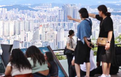 18일 서울 남산에서 바라본 시내 아파트 단지 모습. 연합뉴스