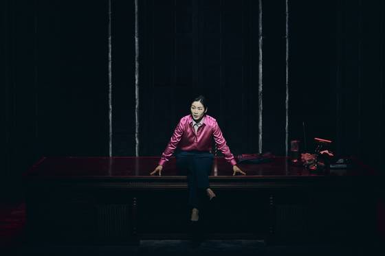 연극 '프리마 파시'에 출연한 소리꾼 이자람. 사진 쇼노트