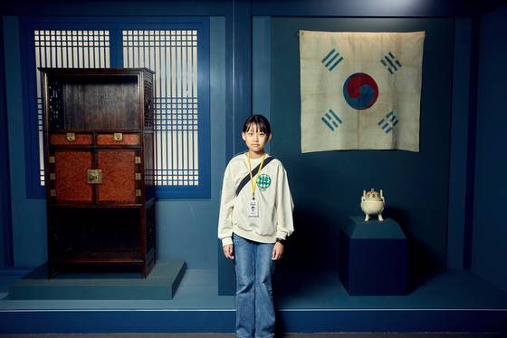 원지민 학생기자가 1900년 당시 한국을 세계에 알리기 위해 파리 만국박람회에 출품한 물품들을 살폈다.