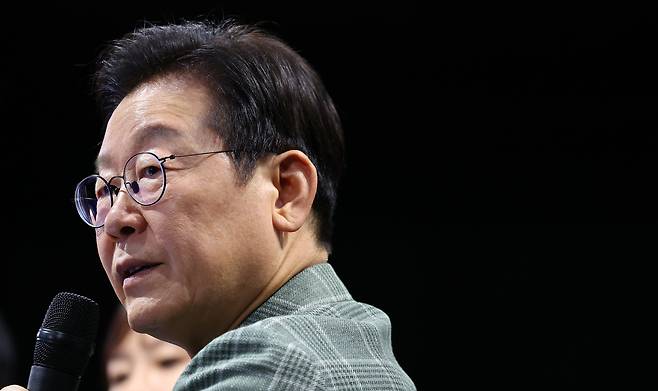 President Lee Jae Myung speaks at a public event in Dongdaemun-gu, Seoul, on Oct. 14. (Yonhap)