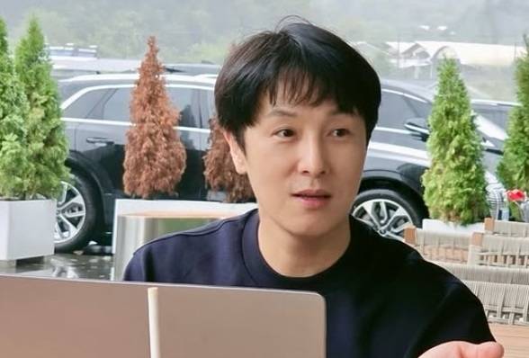 신화 출신 김동완이 최근 불거진 멤버들과의 불화설에 대해 직접 해명했다. [사진출처 = 김동완 인스타그램]