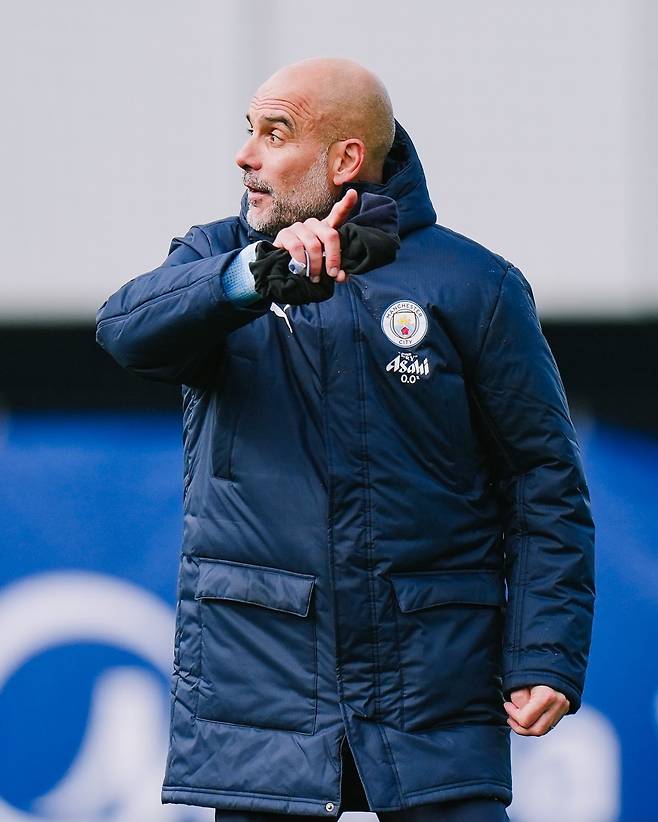 펩&nbsp;과르디올라 맨체스터 시티 감독(사진)은&nbsp;“엘링 홀란은&nbsp;우리의 핵심이지만, 그만으로는 좋은 축구를 할 수 없다. 다른 선수들이 더 나서야 한다”고 인정했다. 사진출처｜맨체스터 시티 페이스북