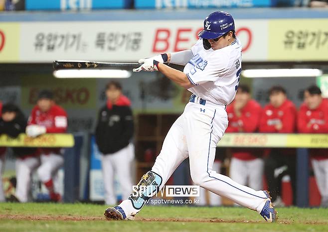 ▲ 김영웅의 방망이는 플레이오프 승패를 가늠할 중요한 변수 중 하나로 떠오르고 있다 ⓒ곽혜미 기자
