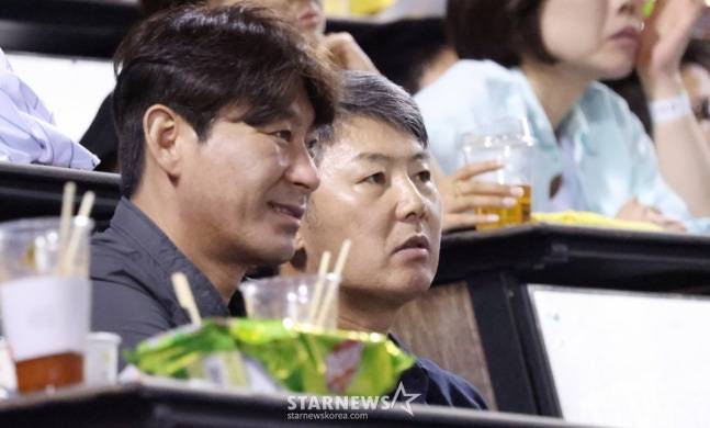 김원형(오른쪽) 감독. /사진=김진경 대기자