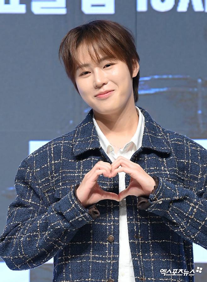 하성운.