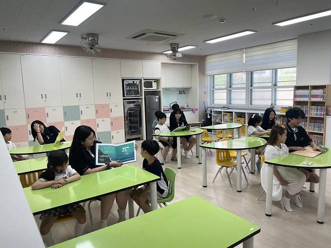 '용운동에 책 읽어주세요' 활동 모습. 대전용운중