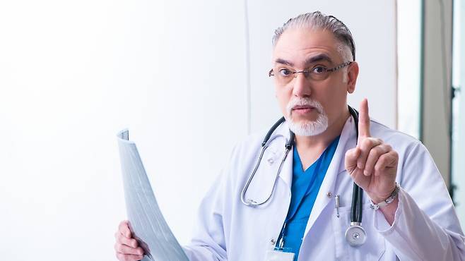 2025년 개편된 국가건강검진, 전문의는 어떤 검진 항목의 추가 검사를 권장할까｜출처: 클립아트코리아