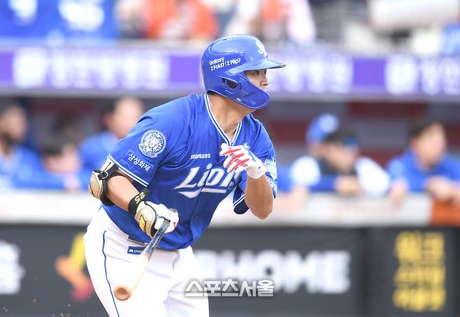 삼성 김태훈이 19일 대전 한화생명볼파크에서 열린 2025 KBO 포스트시즌 플레이오프 2차전 한화와 경기 3회초 2사1루 우중간안타를 치고 있다. 대전 | 최승섭기자 thunder@sportsseoul.com