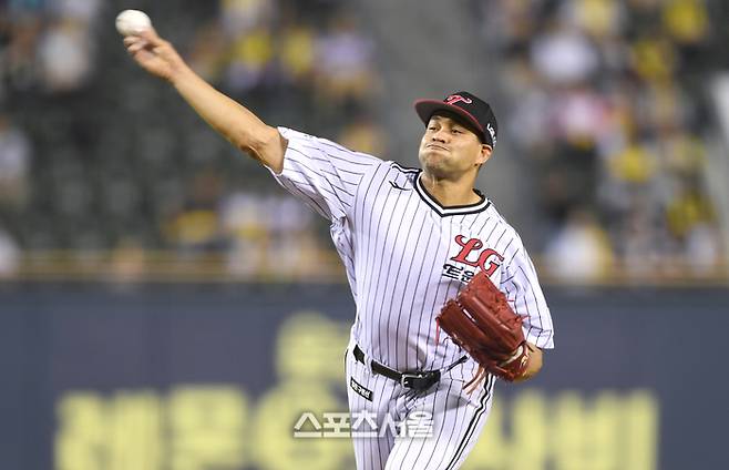 LG 선발투수 치리노스가 1일 서울 잠실구장에서 열린 2025 KBO리그 NC와 경기에서 역투하고 있다. 잠실 | 최승섭기자 thunder@sportsseoul.com