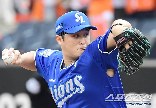 19일 대전 한화생명볼파크에서 열린 삼성과 한화의 PO 2차전. 선발 투구하고 있는 삼성 최원태. 대전=송정헌 기자songs@sportschosun.com/2025.10.19/