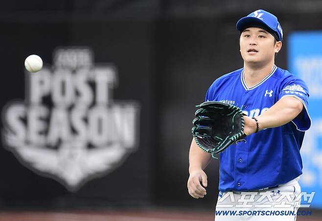 19일 대전 한화생명볼파크에서 열린 삼성과 한화의 PO 2차전. 5회 투구를 이어가고 있는 삼성 선발 최원태. 대전=송정헌 기자songs@sportschosun.com/2025.10.19/