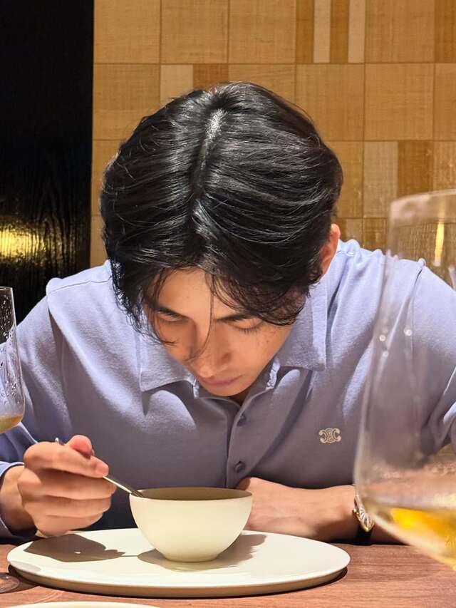 뷔는 외모처럼 예쁜 손글씨로 팬들의 시선을 사로잡았다. / 방탄소년단 공식 X