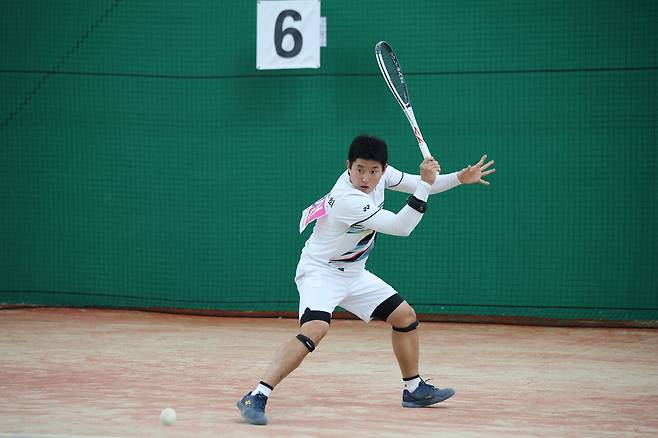 서권의 백핸드스트로크. 사진/대한소프트테니스협회 제공