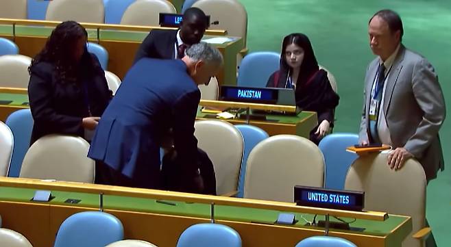 지난 9월 열린 유엔 총회에서 구스타보 페트로 콜롬비아 대통령 연설 때 자리를 박차고 나가는 미국 대표부.