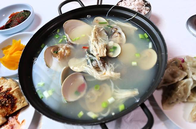 영광군 송이도 백합탕.