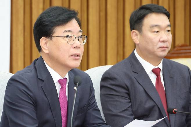 송언석 국민의힘 원내대표가 21일 서울 여의도 국회에서 열린 국정감사 대책회의에서 발언하고 있다. 연합뉴스