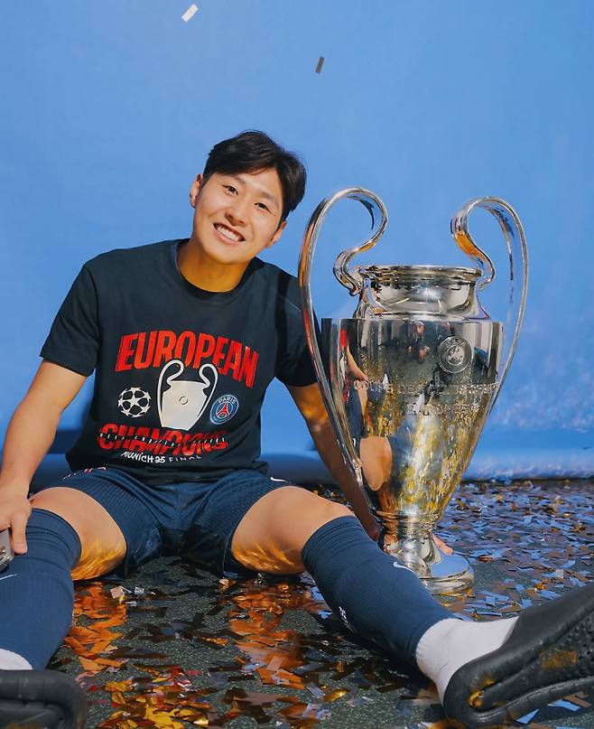 지난 6월 UCL 우승 뒤 환호하는 이강인. 사진=이강인 SNS