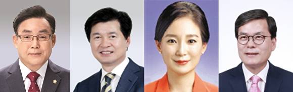 왼쪽부터 윤권근 대구시의원, 박상태 전 대구시의원, 배지숙 전 대구시의회 의장, 조홍철 전 대구시의원 [사진=대구시의회]