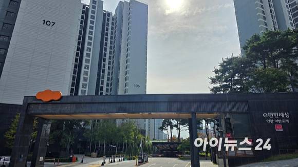 구리시 집값이 본격 상승세를 타고 있다. 사진은 21일 경기 구리시 인창동 e편한세상 인창 어반포레 단지 전경. [사진=이수현 기자]