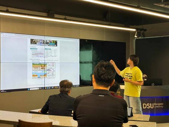 동서대 창업동아리 싱크사이트팀장 김준서씨가 세미나에서 싱크홀에 대해 발표하고 있다. 사진 김준서씨