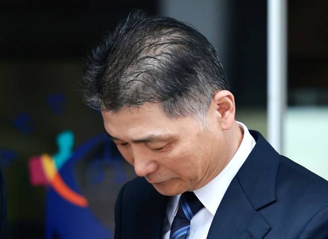 ▲ SM엔터테인먼트 시세 조종 공모 의혹을 받는 카카오 창업자 김범수 경영쇄신위원장이 21일 양천구 서울남부지방법원에서 열린 1심 선고공판에서 무죄가 선고된 뒤 법원을 떠나고 있다. 연합뉴스