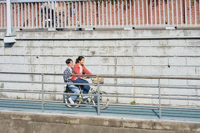 <세계의 주인> 한 장면. (주)바른손이앤에이 제공