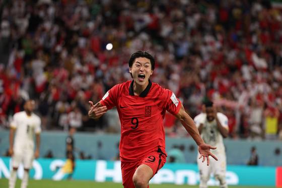 Korea's Cho Gue-sung celebrates scoring during a 2022 Qatar World Cup match against Ghana at Education City Stadium in Al Rayyan, Qatar on Nov. 28, 2022. [NEWS1]