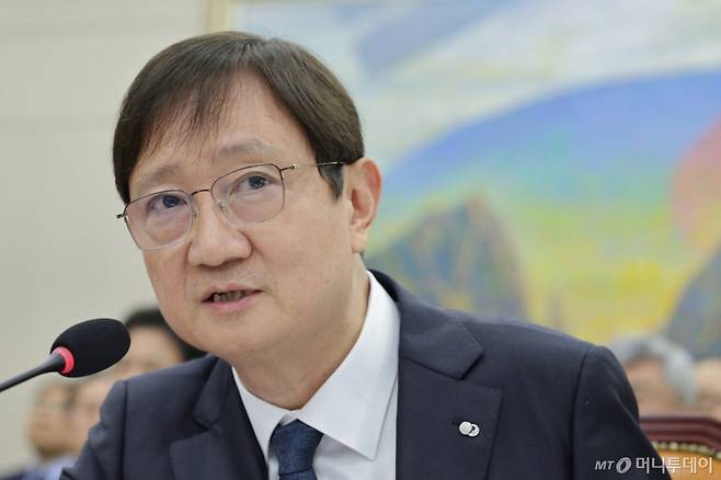 (서울=뉴스1) 신웅수 기자 = 이찬진 금융감독원장이 21일 서울 여의도 국회 정무위원회에서 열린 금융감독원 등에 대한 국정감사에서 의원 질의에 답변하고 있다. 2025.10.21/뉴스1  Copyright (C) 뉴스1. All rights reserved. 무단 전재 및 재배포,  AI학습 이용 금지. /사진=(서울=뉴스1) 신웅수 기자