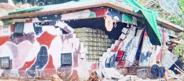 지난 7월 20일 경기 가평군에 내린 기록적인 폭우로 인해 육군 지상작전사령부  예하 모 부대의 탄약고 한 동이 무너진 모습.  이  탄약고에 보관 중이던 수류탄 13발이 폭우에 휩쓸려 2박 3일 간의 수색 작업 끝에 전량 회수하는 소동이 발생했다. 유용원 의원실 제공