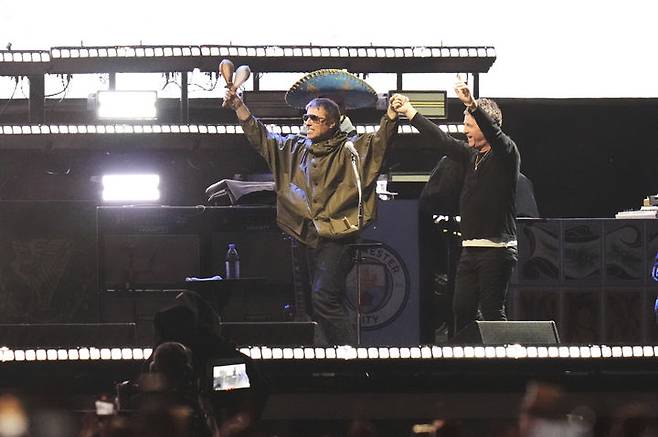 [멕시코시티=AP/뉴시스] 리암 갤러거(왼쪽), 노엘 갤러거