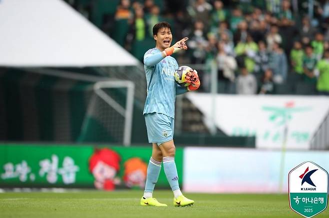 [서울=뉴시스] 프로축구 K리그1 전북 현대의 송범근. (사진=한국프로축구연맹 제공) *재판매 및 DB 금지