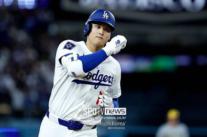 ▲ 1회와 4회, 7회 홈런을 치며 포스트시즌 역사상 13번째 한 경기 3홈런을 친 선수로 기록된 오타니 쇼헤이