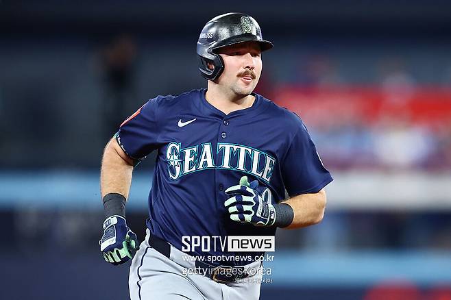 ▲ 토론토 블루제이스와 아메리칸리그 챔피언십시리즈 7차전에서 5회 솔로 홈런을 날린 칼 랄리.