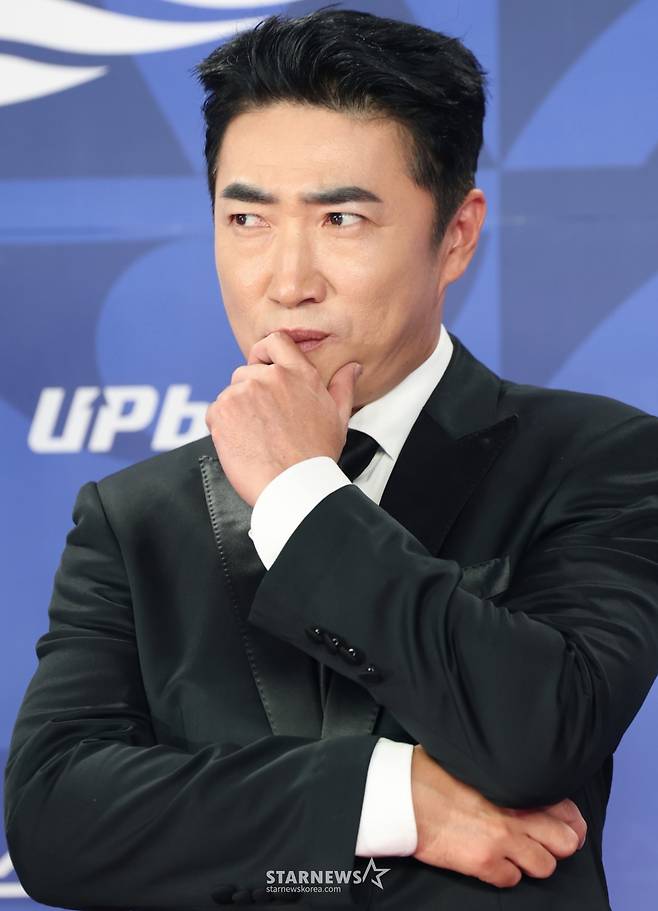 (인천=뉴스1) 권현진 기자 = 방송인 장동민이 18일 인천 중구 파라다이스시티에서 열린 ‘제4회 청룡시리즈어워즈’ 레드카펫 행사에 참석해 포즈를 취하고 있다. 2025.7.18/뉴스1  Copyright (C) 뉴스1. All rights reserved. 무단 전재 및 재배포,  AI학습 이용 금지. /사진=(인천=뉴스1) 권현진 기자