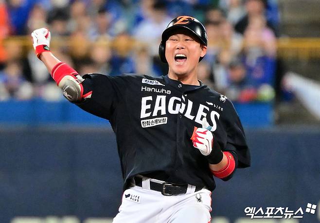 21일 오후 대구삼성라이온즈파크에서 열린 '2025 신한 SOL Bank KBO 포스트시즌' 한화 이글스와 삼성 라이온즈의 플레이오프 3차전 경기, 4회초 2사 2루 한화 하주석이 1타점 2루타를 날리고 있다. 엑스포츠뉴스 대구, 김한준 기자