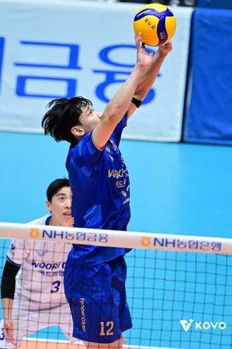 컵대회 때 토스하는 이유빈 [한국배구연맹 제공. 재판매.DB 금지]