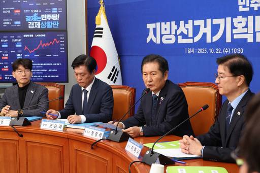 더불어민주당 정청래 대표가 22일 당 지방선거기획단 회의에서 발언하고 있다. /연합뉴스